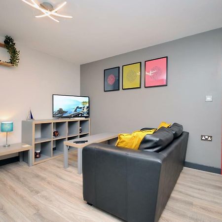 Stone'S Throw City Centre - Tv In Every Bedroom! Swansea Exterior foto