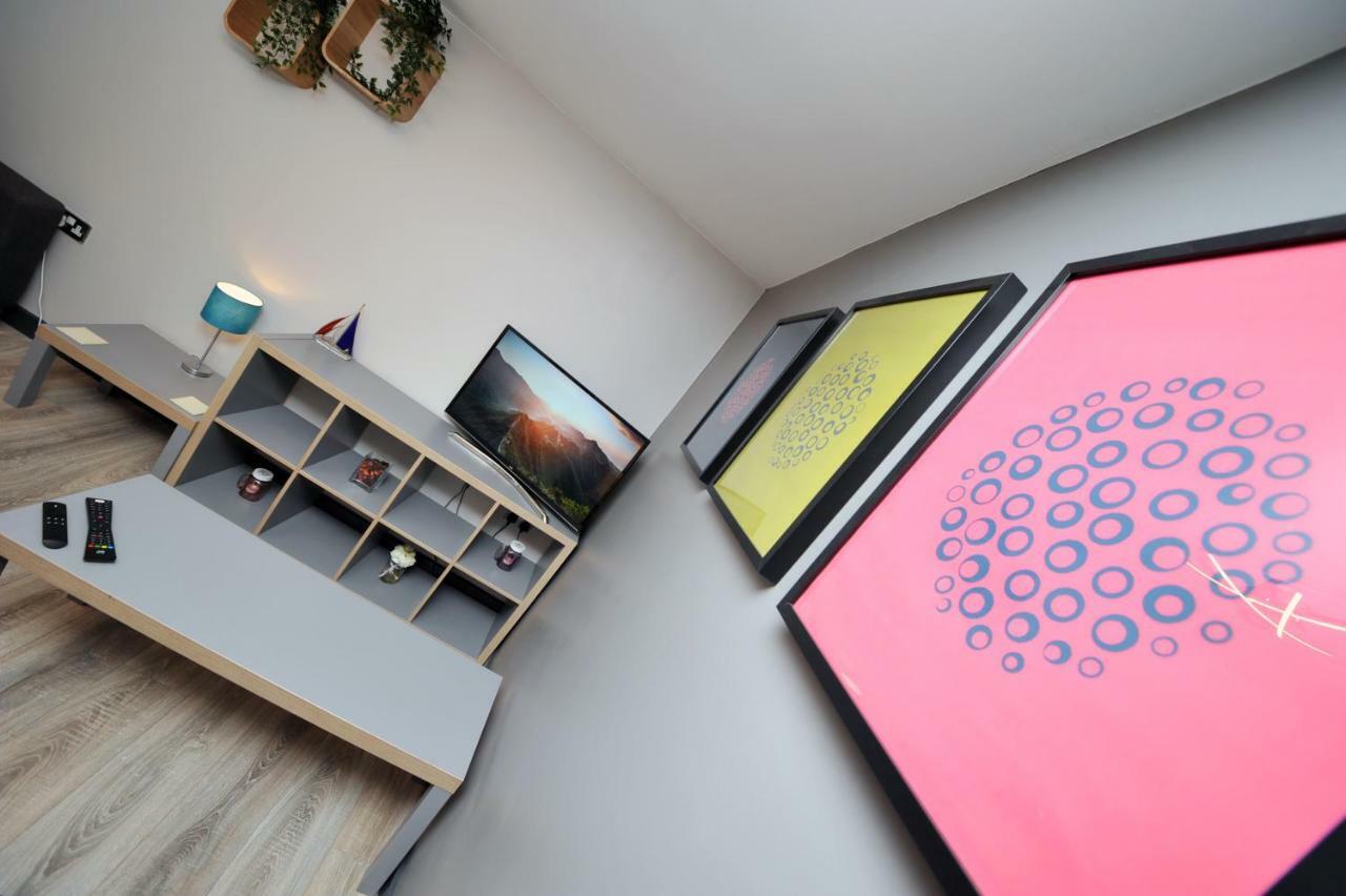 Stone'S Throw City Centre - Tv In Every Bedroom! Swansea Exterior foto