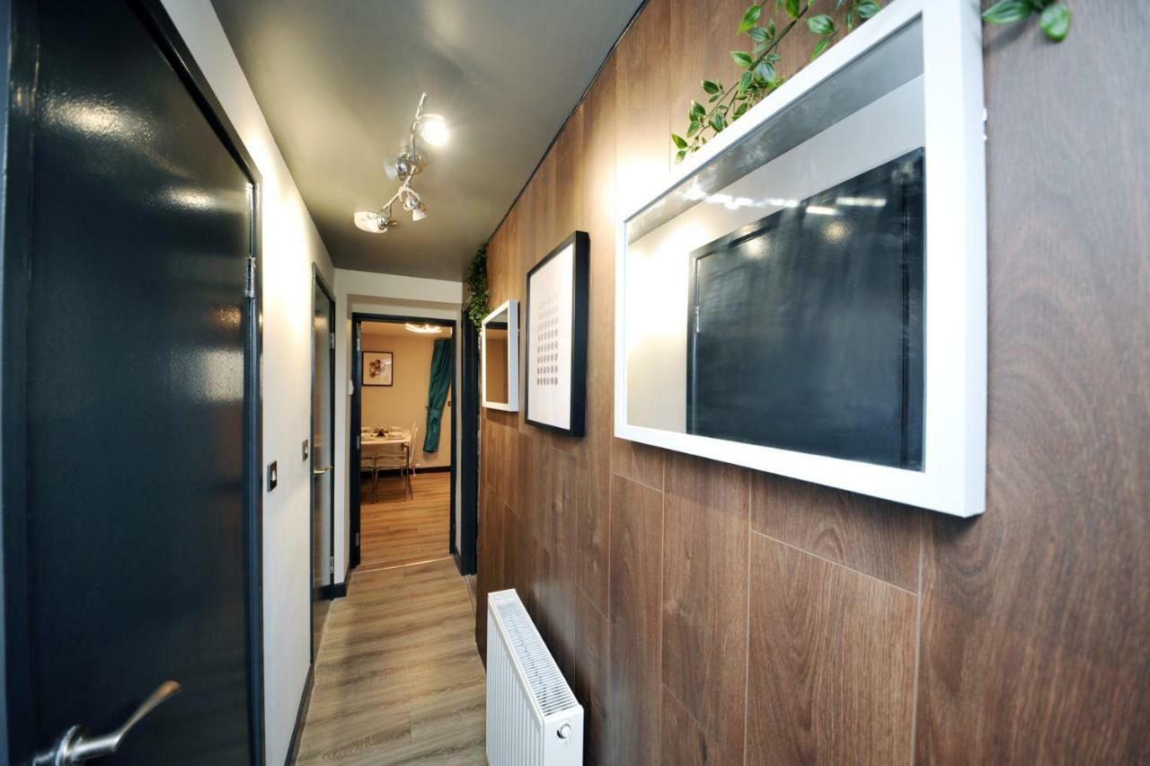 Stone'S Throw City Centre - Tv In Every Bedroom! Swansea Exterior foto