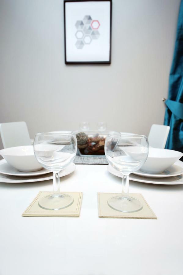 Stone'S Throw City Centre - Tv In Every Bedroom! Swansea Exterior foto